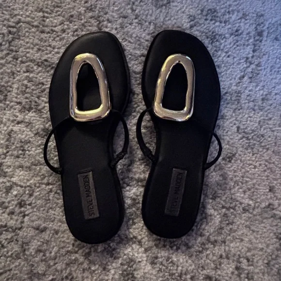 Steve Madden Knola Leather Sandals
With Gold Size: 9 - Picture 3 of 6
